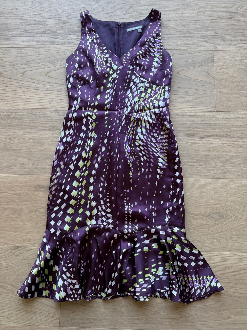 [Tristan & Iseut] Sleeveless V-Neck Purple Print Ruffle-Hem Dress
